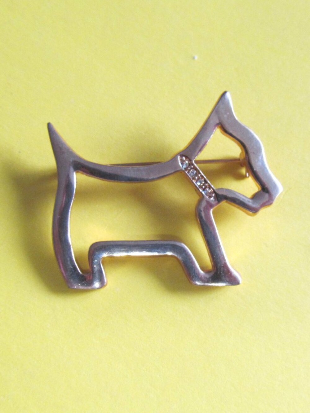 Scottie dog brooch